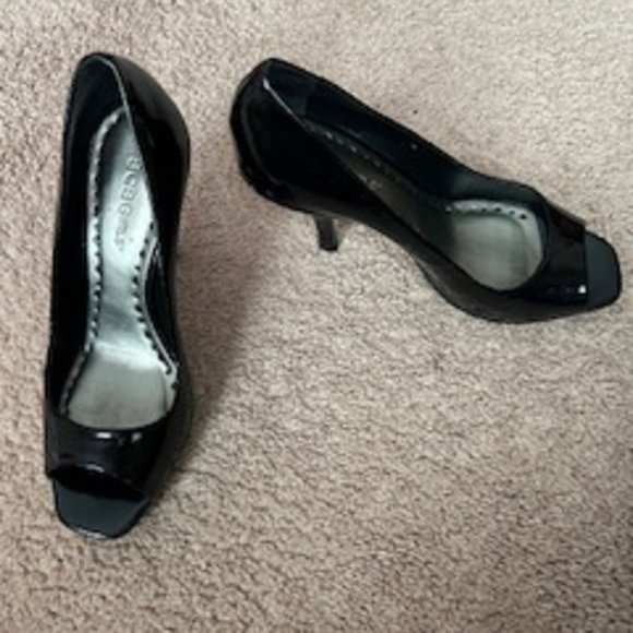 Women's Heels BCB Girls Black Shiny Open Toe Size 6M Heels 3 1/2 - Picture 2 of 5